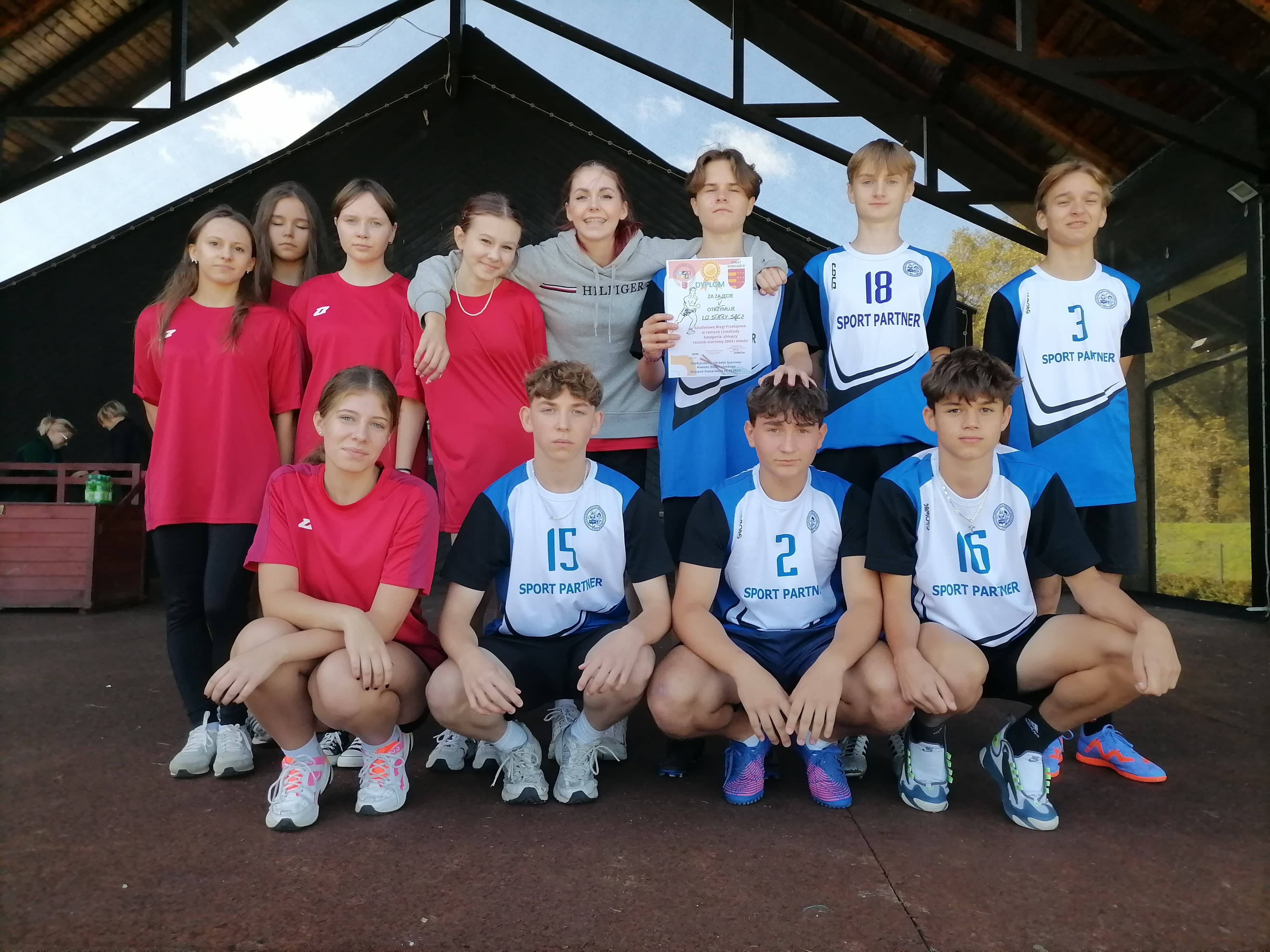 W dniu 4 października reprezentacja Liceum Ogólnokształcącego im. Marii Skłodowskiej-Curie   w Starym Sączu wzięła udział w Mistrzostwach Powiatu Nowosądeckiego w drużynowych biegach przełajowych